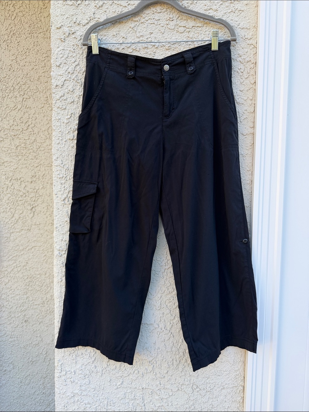 Lucy Women's Black Casual Cargo Wide Leg Roll up Nylon Capri Hiking Pant Size 4